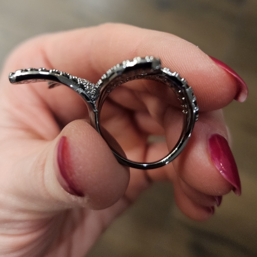 NEW Black Crystalled Floral Ring - Picture 6 of 11